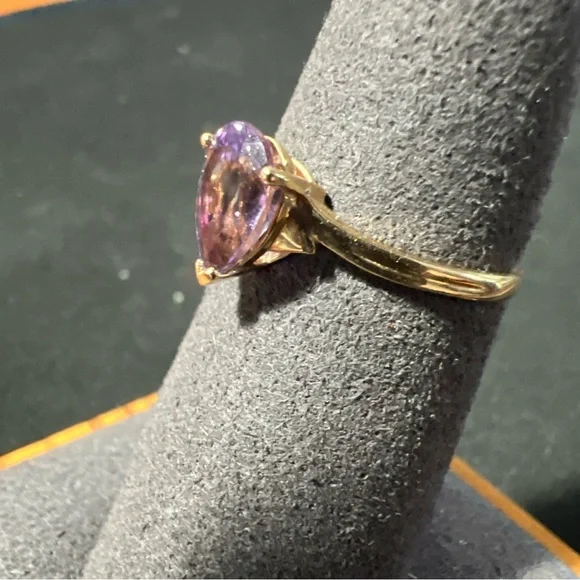 10K Solid Gold Large Pear Shape Amethyst Ring Size 7